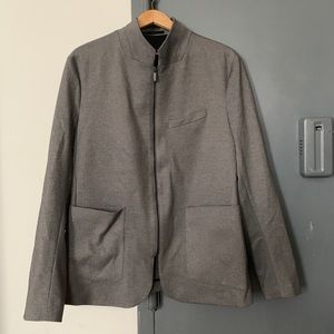 MEN’S GREY JACKET.